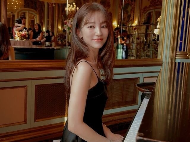 윤은혜, 아덴 조 결혼식 참석…블랙 슬립드레스 눈길