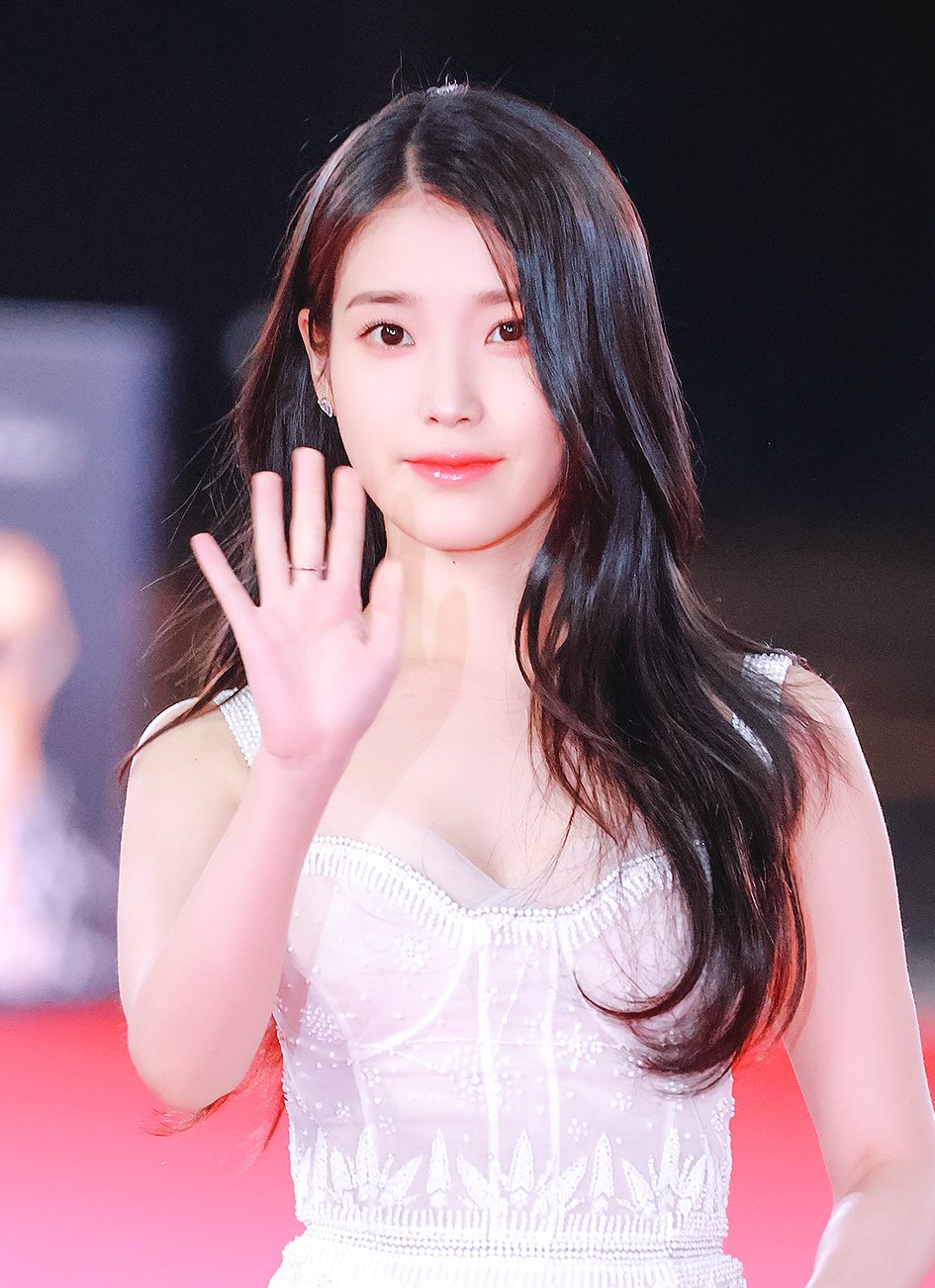 아이유, 소속사 비난에 "부족했다면 내 책임"